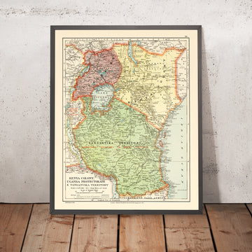 Ancienne carte coloniale du Kenya, Ouganda, Rwanda et Tanzanie par Edward Stanford, 1926 : Nairobi, Kampala, lac Victoria, Kilimandjaro, chemin de fer de l&