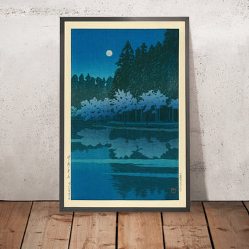 Una imagen enmarcada de Luna llena en una noche de primavera sobre el lago de Inokashira, de Hasui Kawase, 1935