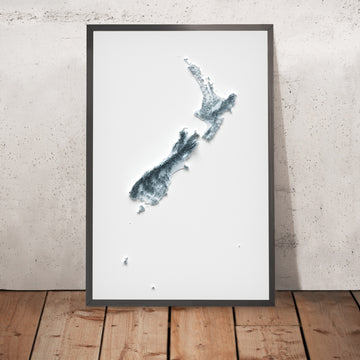 Ein gerahmtes Bild einer topografischen Reliefkarte von Neuseeland im 3D-Stil