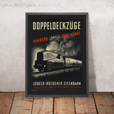 Poster di viaggio di Amburgo: treni a due piani – Lubecca e Travemünde di Peter Smith Templeton 